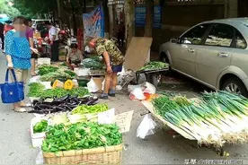 准许摆地摊了，以后摆摊不会被赶，网友深思：城市卫生怎么办图片