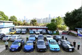汽车排气筒变成“烧烤架”？你们这也太能作了……图片