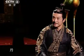 看看富大龙饰演的嬴政，《大秦赋》真该过来挨打图片