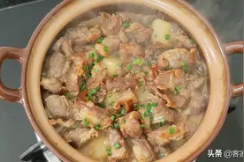 天越冷越爱吃的一锅萝卜煲，做法简单又好吃，鲜香汁美还特别下饭图片