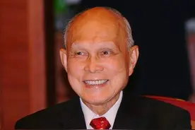 霍英东没有李嘉诚有钱，但是港澳陆可以横着走，不用带任何保镖图片