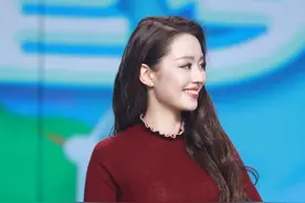 吉娜真是"魔鬼身材"，穿柠檬黄上衣秀出53cm沙漏腰，郎朗也太幸福图片