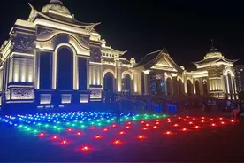 2021乌兰浩特国际啤酒节开幕式无人机秀赚足眼球图片