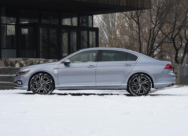 2020款迈腾380豪华配置参数(2020款迈腾380豪华版配置参数)