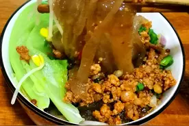 红薯粉这样做，晶莹剔透，筋道爽滑，嗦起真香图片