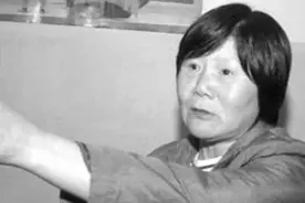 打豹女英雄，徒手打死2.53米金钱豹，奖励一支步枪事迹上课本图片
