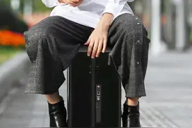 出门再也不用拖着行李箱走了，行李箱可以当电动车，省了不少精力图片