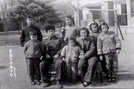 国家元勋珍贵全家福：尽享天伦之乐，图一是毛主席一家图片