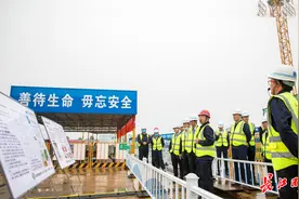 一群来自全国的项目经理走进武汉这个工地，从一顶安全帽学起图片