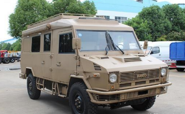 最霸气的一台依维柯！酷似军用装甲车，能上山涉水的大房车