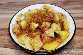 天冷炖菜少不了，2样素菜一起炖，多加一种调味料，出锅比肉还香图片