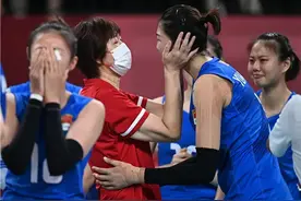 郎平正式告别中国女排！卸任后第一件事：扫墓；母亲去年去世，知情人透露更多细节图片