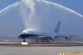 「天府国际机场试飞」南航来了：“空中巨无霸”A380降落天府国际机场图片