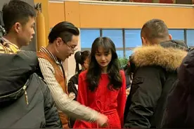 中央政法委批郑爽代孕弃养， 郑爽现身北京卫视疑似录退圈声明图片