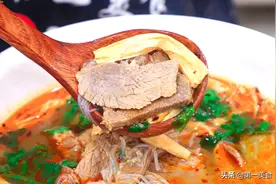 煮牛肉汤直接放盐肯定肉柴发硬！大厨说正宗淮南牛肉汤只放2种料图片