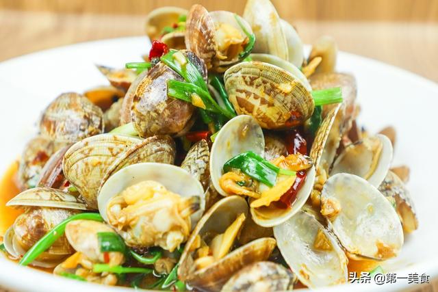 让花蛤快速吐净泥沙的方法（洗花蛤时）