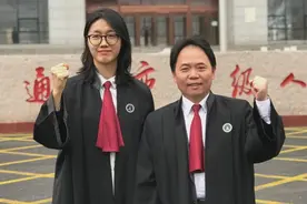 杜新枝和其最新代理律师肖之娥互动度配合度和默契度，都挺高的图片