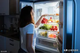 冰箱封条发霉了别用酒精擦，我也是刚知道，一个新方法简单除霉图片