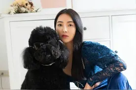 曹格妻子吴速玲，蕾丝上衣配丝绒阔腿裤优雅浪漫，高级不失女人味图片