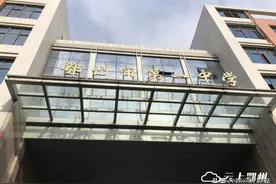 “神兽”回归！鄂州市一中1049名初三学生今日返校图片