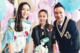 任达华伴爱女拍广告，15岁女儿继承名模妈妈好身材，大长腿猛吸睛图片
