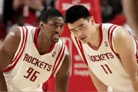 姚明队友阿泰斯特，退役后加入BIG3联赛，他的年薪有多少？图片