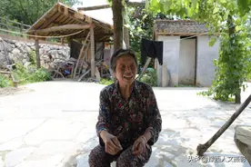 山村独居户被“天上掉下来的馅饼”砸中，如今一家人住百亩大花园图片