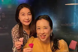 郭晶晶晒合照为婆婆庆生，感谢朱玲玲，霍启刚三兄弟陪母亲笑开花图片