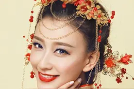 小姐出上联：兔子不吃窝边草，秀才巧对下联真绝配，终抱得美人归图片