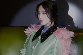 搞笑GIF段子：大哥就告诉你了，没车座子你非得骑，这就是下场啊图片