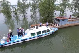 暗潮涌动 科技智擒——江西省市县三级联动围剿非法采砂船纪实图片