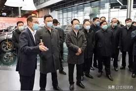 省委书记景俊海和省长韩俊一起到中国一汽集团就企业生产经营情况进行调研图片