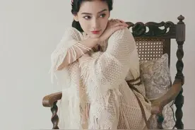 angelababy复古写真，丝袜配大长腿，网友：气质太绝了图片