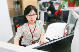 她在京东当客服，如今收入涨了10倍图片