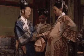 甄嬛生孩子的时候，被子上为何都是菊花花瓣？皇后至死不知图片