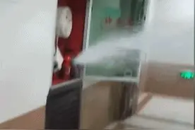 打开消防栓往电梯里灌水？贵阳一小区连续有人这么干图片