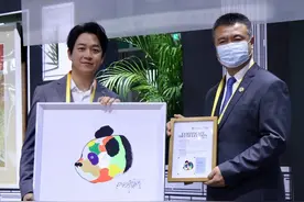 潘粤明画作获国际肯定，被洛克菲勒家族收藏，网友：董洁弃了宝！图片