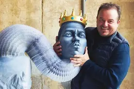 这外国大叔的纸雕作品逼真到骗过18万人，一件纸雕作品卖30万图片