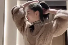 李小萌的身段真是好，穿一身宽松毛衣跳热舞，仍然带着妩媚感图片