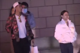 豪门女婿不好做！窦骁想搂女友被一把甩开，何超莲脸色铁青不说话图片
