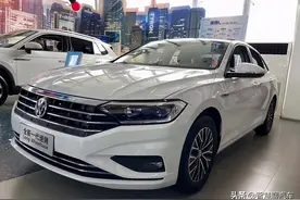 2021款大众速腾正式到店，内饰科技感很强，标配液晶仪表盘图片