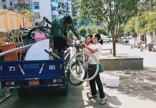 让“僵尸车”不再“霸道”，各街道这样做...