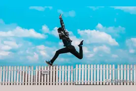 一套学区房毁了我的婚姻和事业：拼命赚钱的成年人，实在太好欺负图片