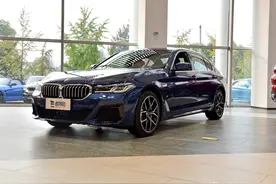 豪华行政级轿车，油耗6.7L，高性价比后排带大屏，带你看宝马5系图片