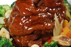 美食推荐：红烧脱骨肘子图片