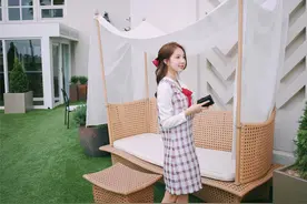 很多时候总感觉我们之间有距离，其实只是少一个拥抱图片