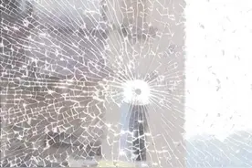 谁干的？福州两业主家玻璃突然碎裂！有弹孔痕迹图片