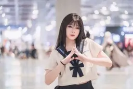 漫展被指打擦边球，二次元彻底被带偏，网友：JK圈有哪个是正经的图片