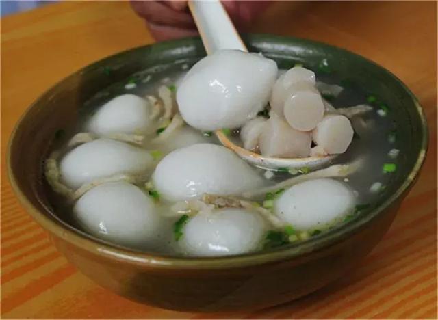 汤圆可以这样吃：香菜和葱花多来点儿