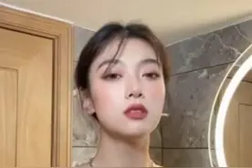 网红崔百万视频惹争议，穿着清凉扭腰摆胯，表情耐人寻味引人不适图片